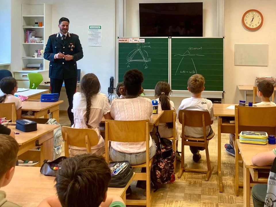 Carabinieri informieren Senioren und Grundschüler