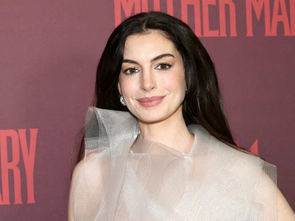 Anne Hathaway als Popstar in \