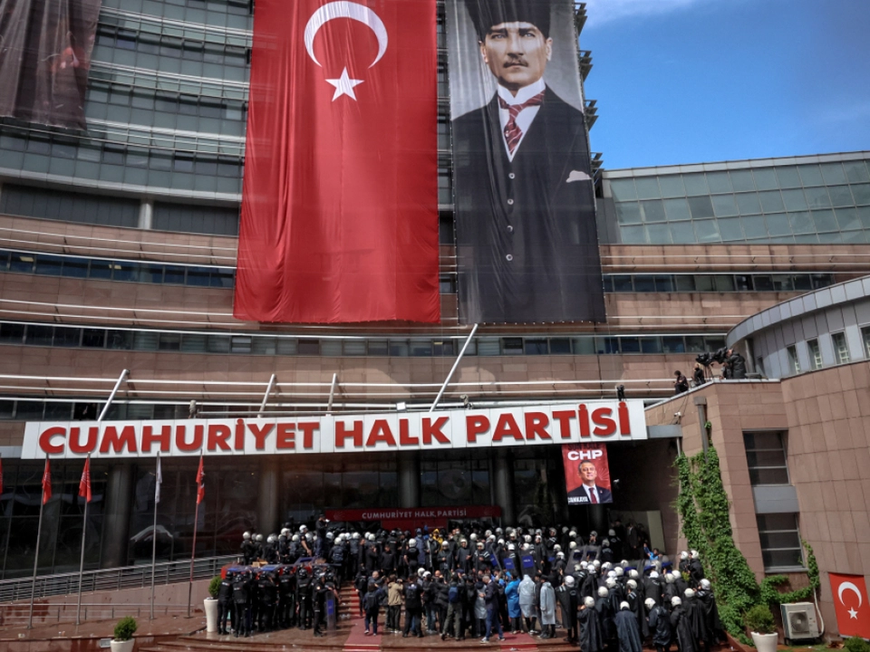 Demokratie und Säkularismus in der Türkei in Bedrängnis