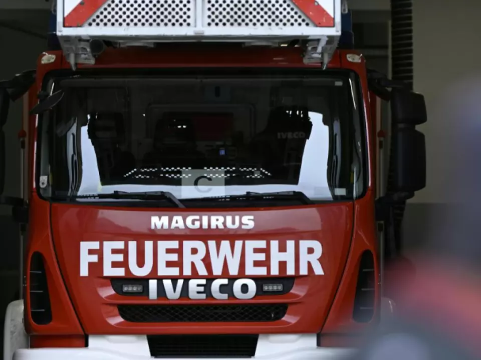Die Wiener Feuerwehr rückte mit 17 Einsatzfahrzeuien an