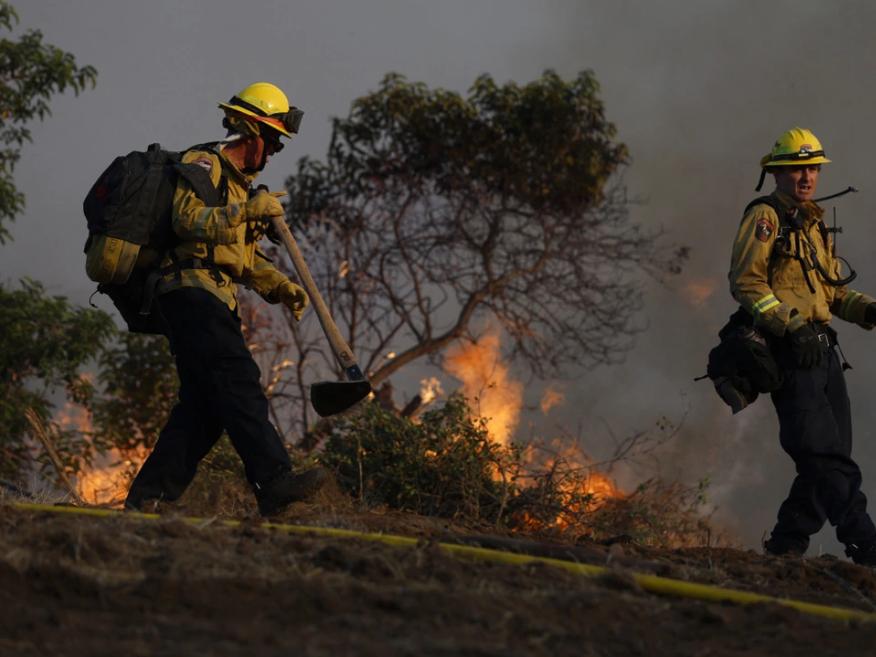 Feuerwehrmänner im Einsatz in Simy Valley in Kalifornien