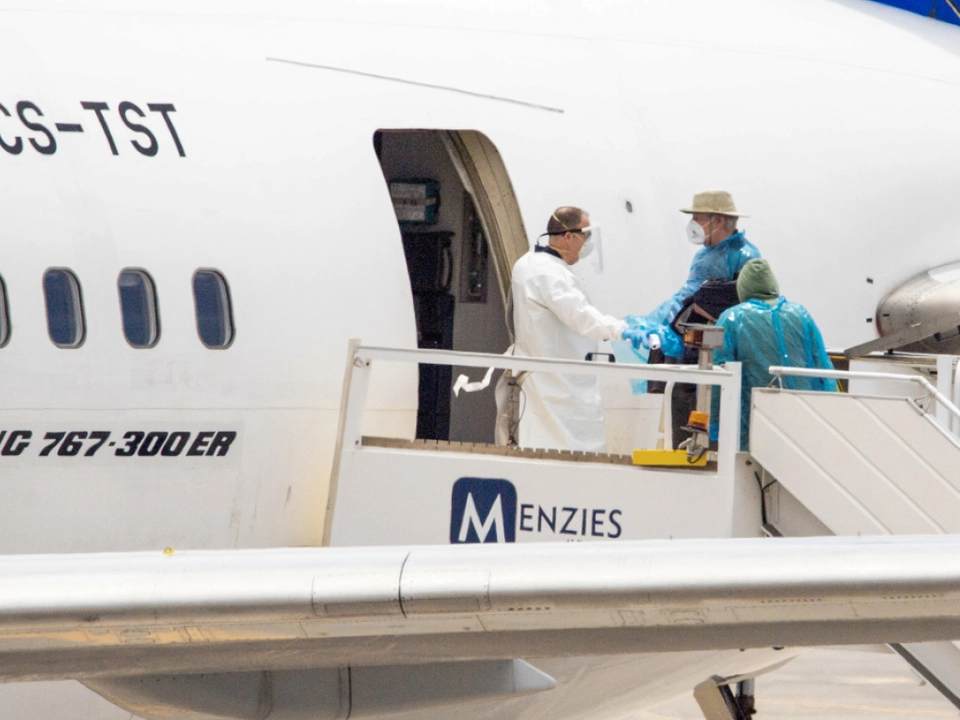 Passagiere und Teile der Crew kommen in Heimat unter Quarantäne