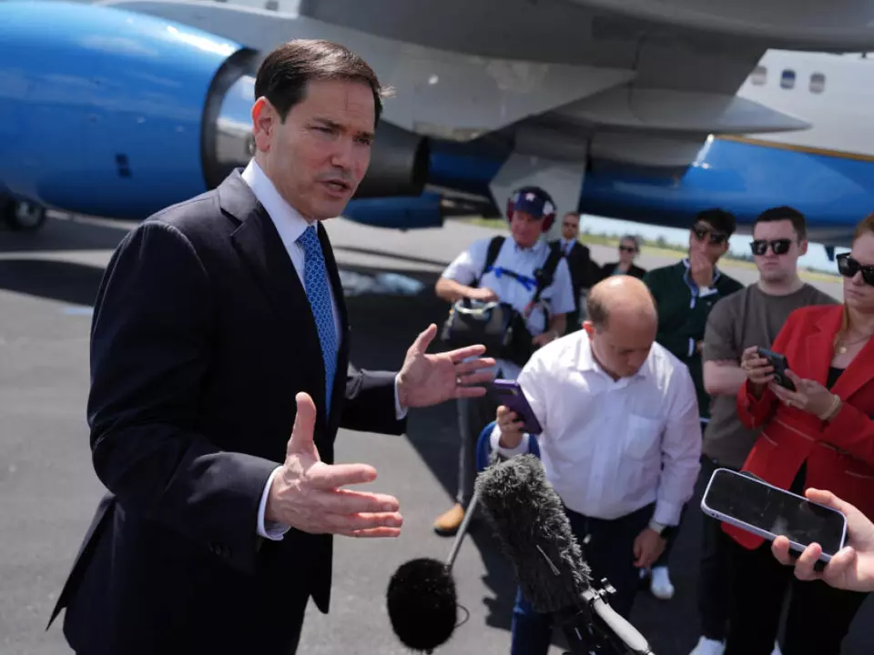 US-Außenminister Rubio vor einem Abflug zum NATO-Gipfel in Schweden
