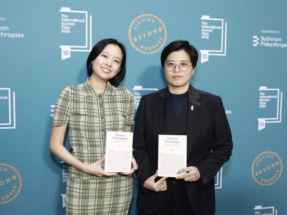 Yang Shuang-zi mit ihrer Übersetzerin Lin King