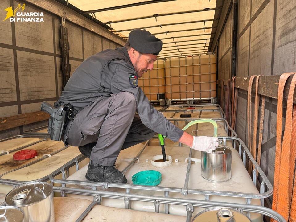 Kraftsstoffschmuggel-auf-A22-Finanzpolizei-beschlagnahmt-27-000-Liter
