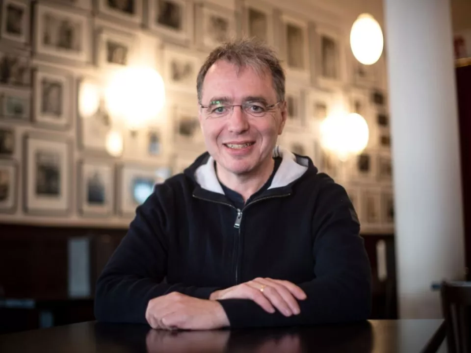 David Safier mach Armin Laschet zum Romanhelden