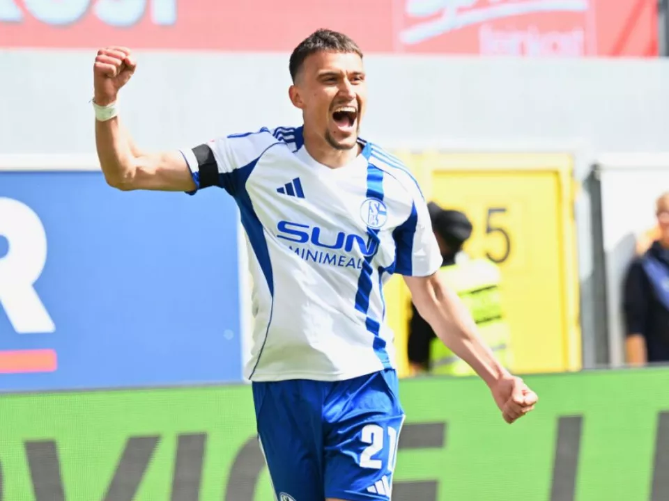 Dejan Ljubicic im Dress von Schalke 04