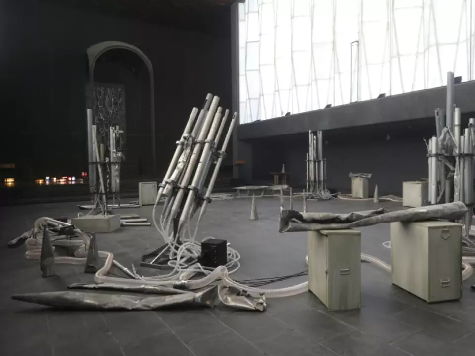 Die moderneren Sakralbauten dienen als Plattformen für die Kunstwerke