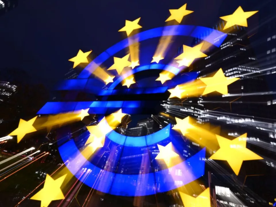 EZB strebt stärkere Rolle des Euro neben Dollar an
