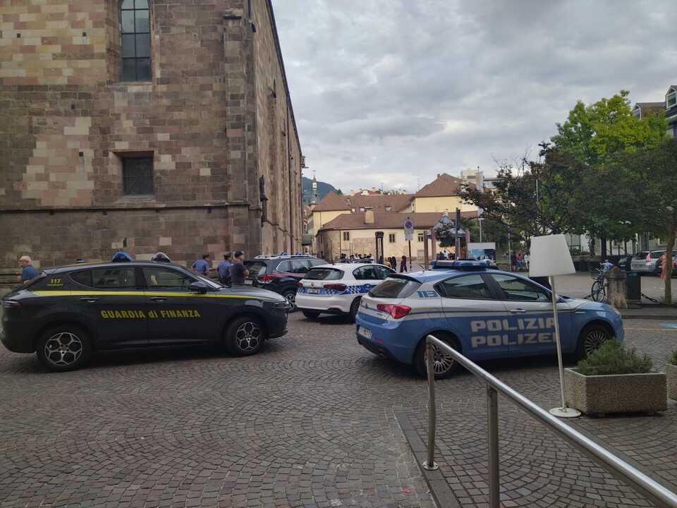 Flucht-auf-Motoroller-durch-Bozen-Tunesier-gef-hrden-Verkehrsteilnehmer