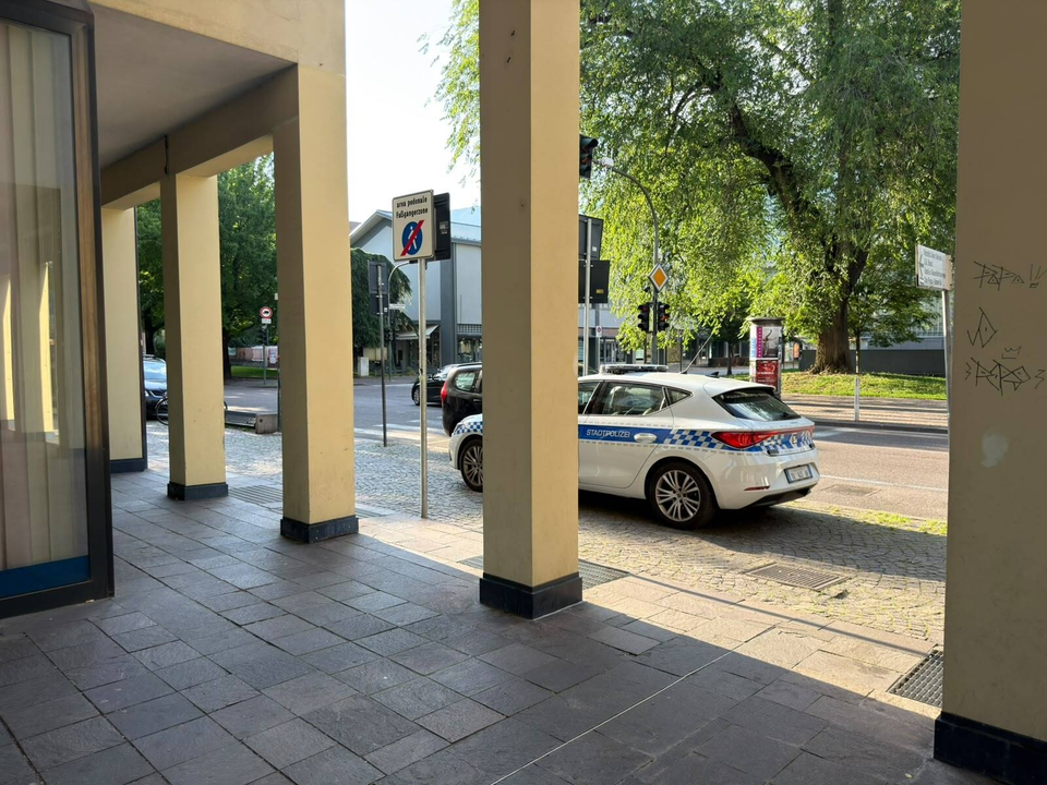 Intervento-della-Polizia-Locale-in-piazza-Don-Bosco_reference
