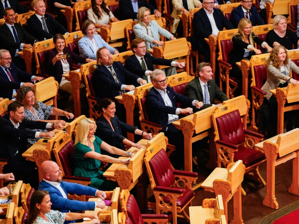 Norwegens Parlamentarier kopierten die Fans und ruderten