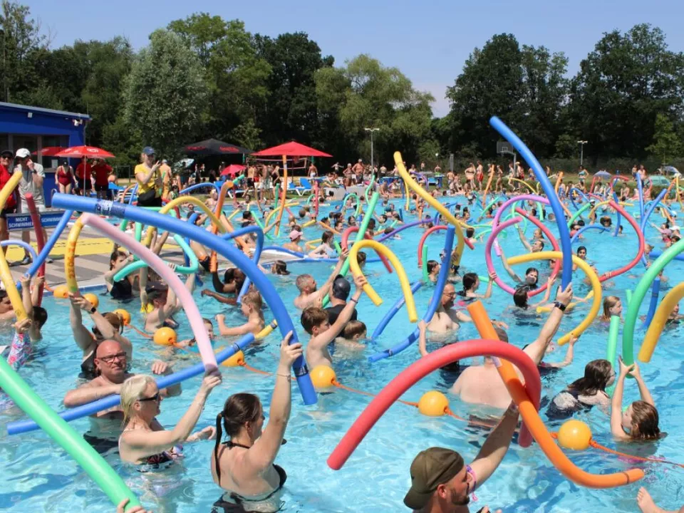 So viele Poolnudeln auf einem Fleck!