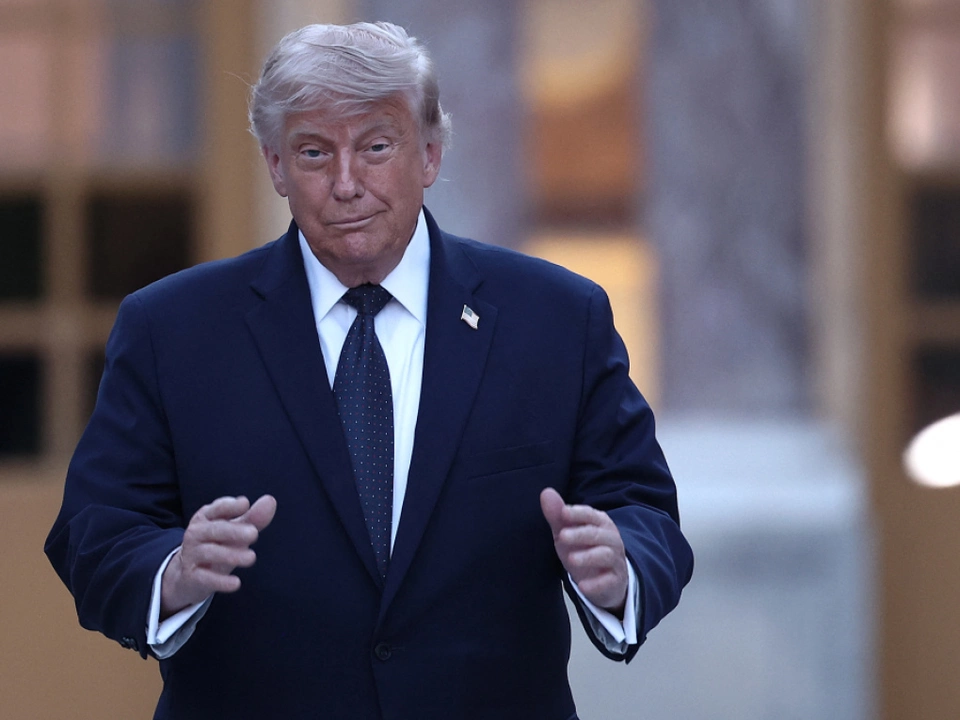 Trump tätigte Unterschrift in Versailles