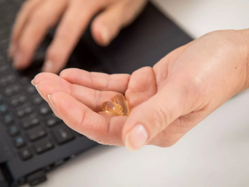 Wer online Kapseln und Co. kauft, sollte das EU-Sicherheitslogo prüfen