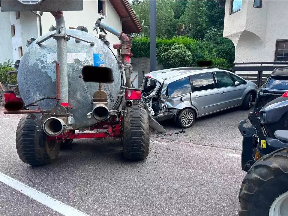 Gülleanhänger löste sich vom Traktor