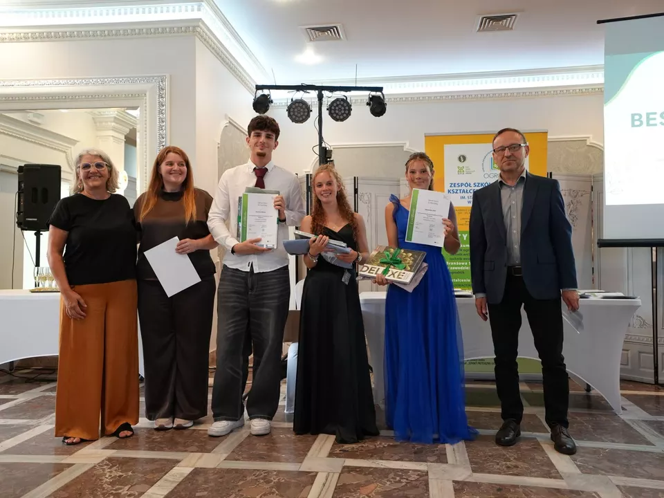 Andrea Schulz (Präsidentin der European Horticulture Teacher), Mattea Wurzer (Gartenbaulehrerin und Teamleaderin), Damian Wierer, Valeria Scrinzi, Alexandra Pöhl, Stanisław Pięta (Direktor