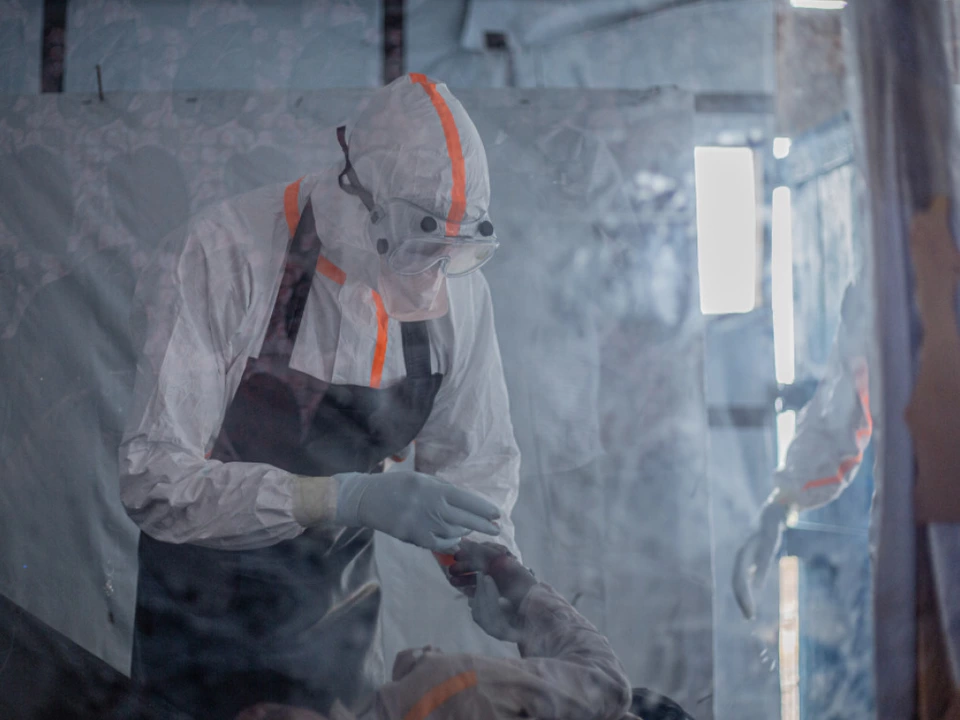 Behandlung eines Ebola-Patienten im Osten der DR Kongo
