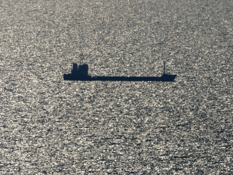 Ein Schiff mit Getreide für Afrika im Schwarzen Meer