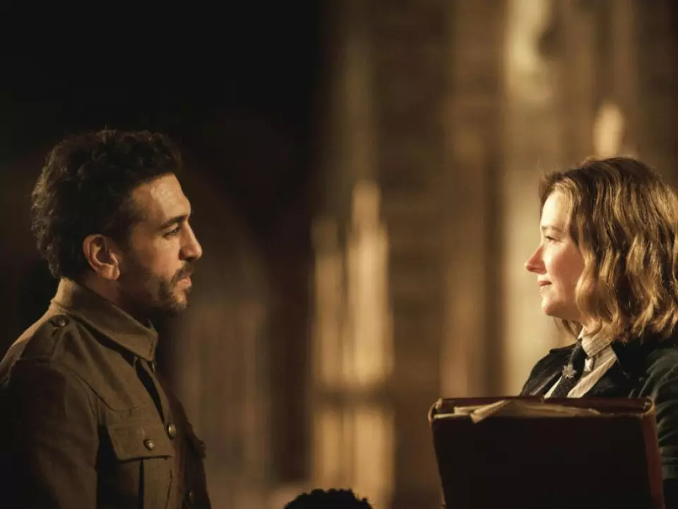 Elyas M\'Barek verschaut sich in Haley Bennett - und umgekehrt
