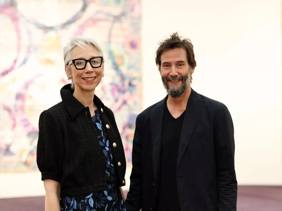Hollywoodstar begleitete Partnerin zu ihrer Ausstellung