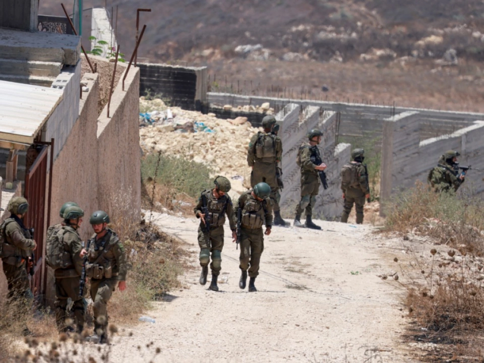 Israelische Soldaten im Dorf Tell