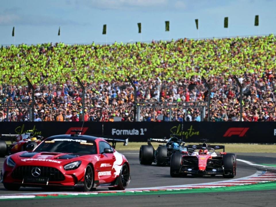 Leclerc fuhr hinter dem Safety Car zum Sieg