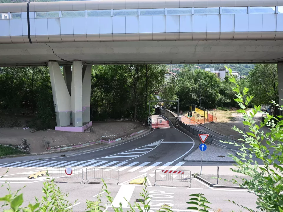Nach-Sperrung-der-Unterfuehrung-Erste-Massnahmen-zur-Verbesserung-der-Verkehrssicherheit-und-des-Verkehrsflusses-in-der-Trienter-Strasse