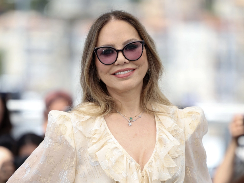 Ornella Muti wegen Nähe zu Putin in der Kritik
