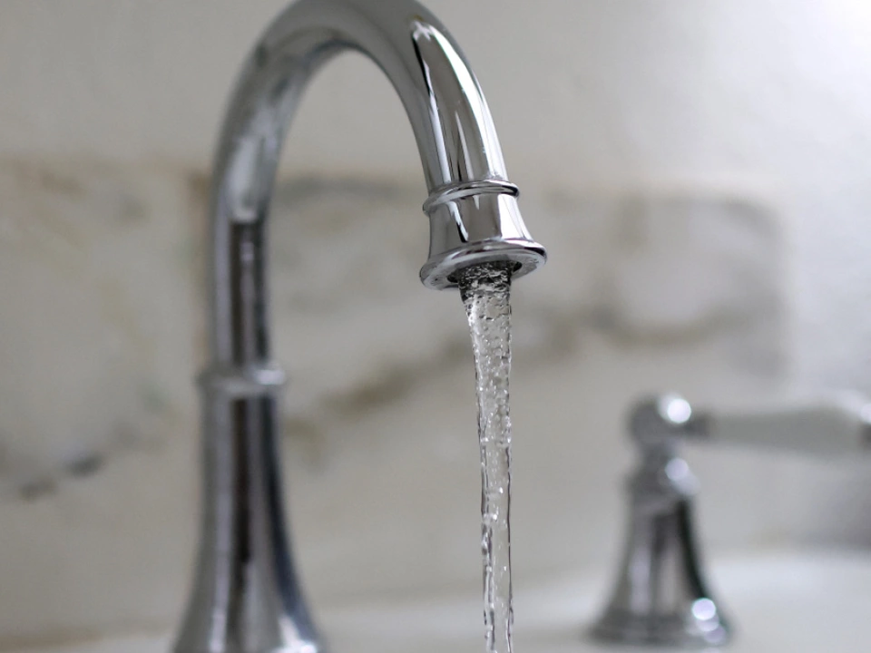 PFAS in geringen Mengen auch im Leitungswasser