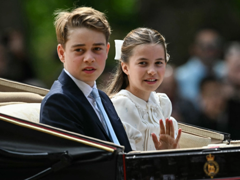Prinz George mit seiner Schwester Charlotte