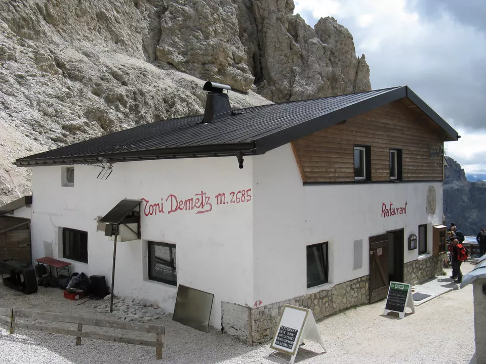 rifugio_toni_demetz_2 (1)