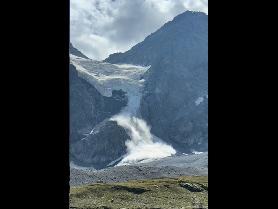 Spektakul-rer-Gletscherbruch-in-den-Ortler-Alpen