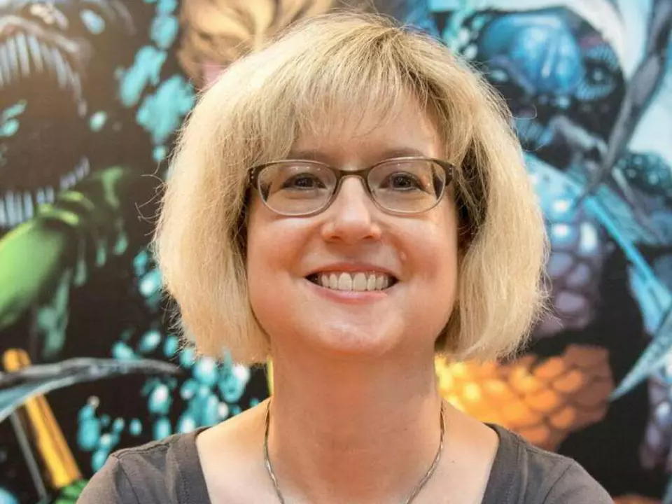 Stephanie Gladden zeichnet an \