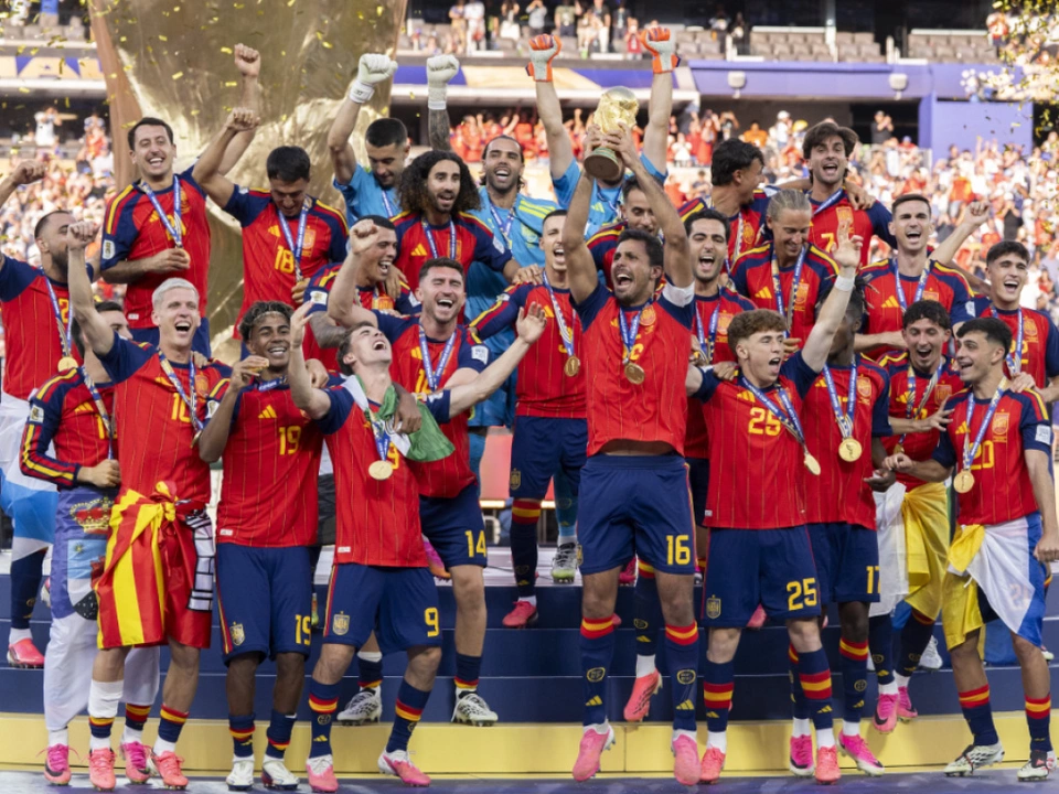 Weltmeister Spanien führt die FIFA-Weltrangliste an