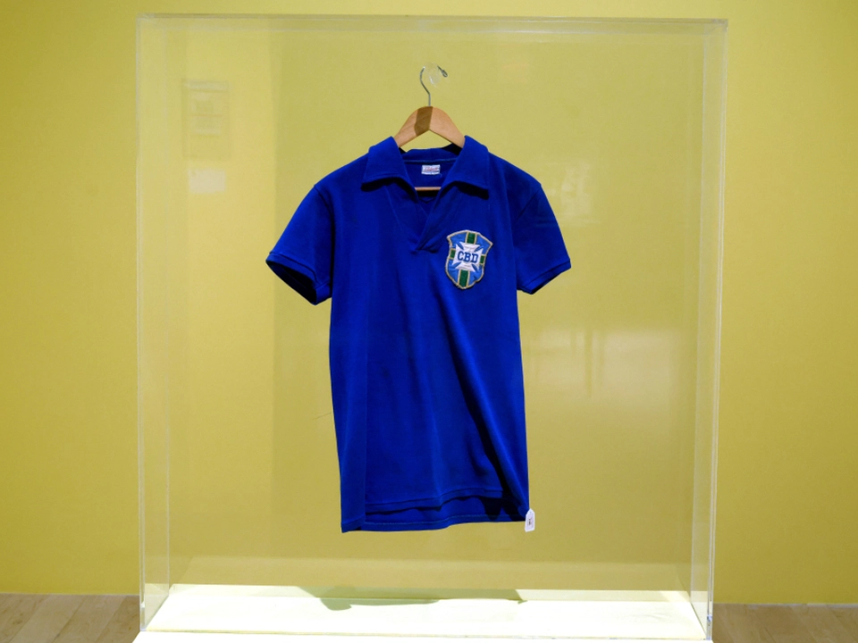 Weltmeister-Trikot von Fußball-Legende Pelé aus dem Jahr 1958