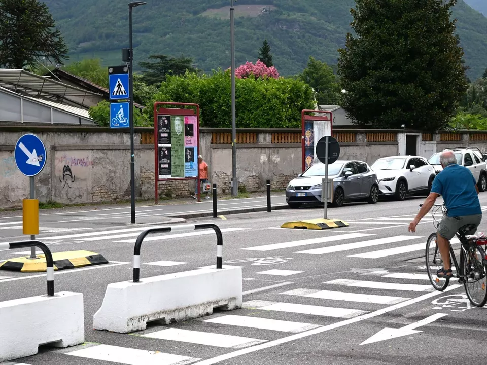 Attraversamento-pedociclabile-piazza-Gries-corso-Liberta