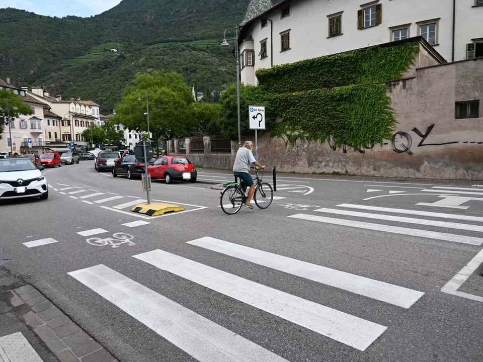 Attraversamento-piazza-Gries-corso-Liberta