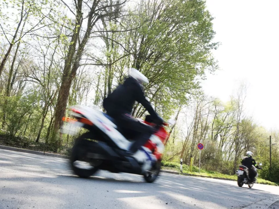 Biker in Graz schleifte zwei Polizisten mit
