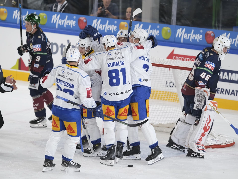 EV Zug (in white) Eisbären Berlin Dolomitencup2026 Foto Max Pattis (2)