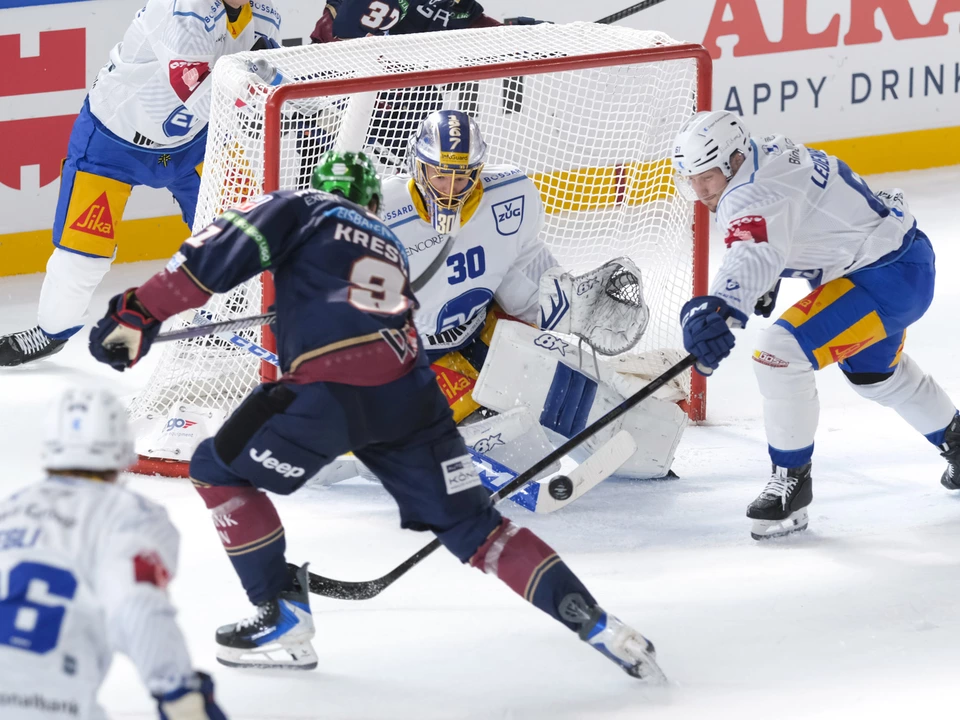 EV Zug (in white) Eisbären Berlin Dolomitencup2026 Foto Max Pattis (3)
