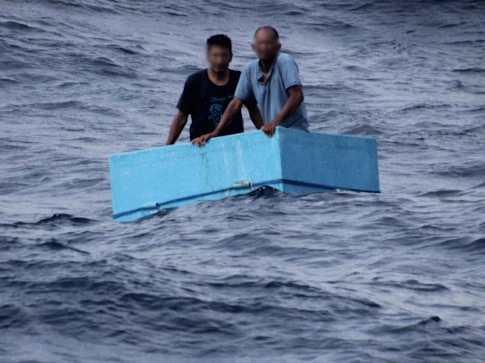 Fünf Tage im Meer: Kühlbox rettet Fischern das Leben – VIDEO