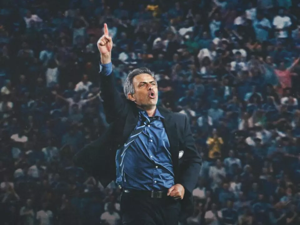 Fußball-Startrainer José Mourinho zeigt groß auf
