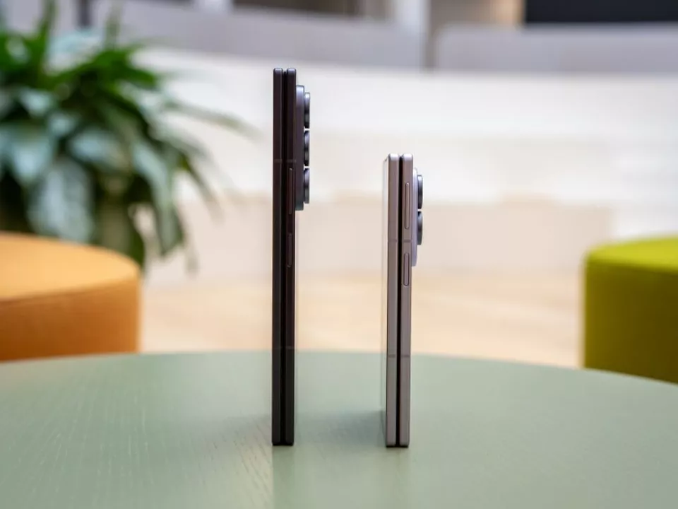 Das Fold 8 Ultra (l.) gibt es ab 2.199 Euro, das Fold 8 ab 1.999 Euro