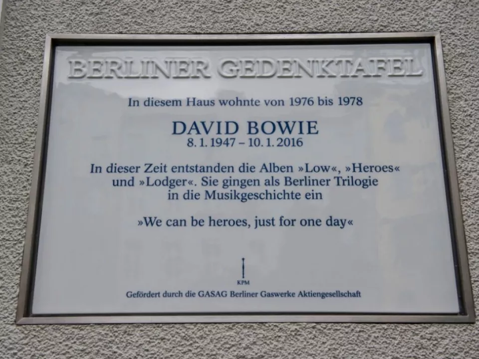 Gedenktafel an Bowies Berliner Wohnung