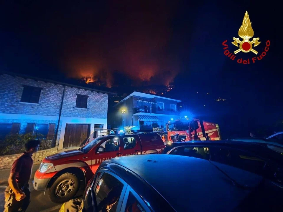 Gardasee Waldbrand nähert Sich Siedlung Tignale
