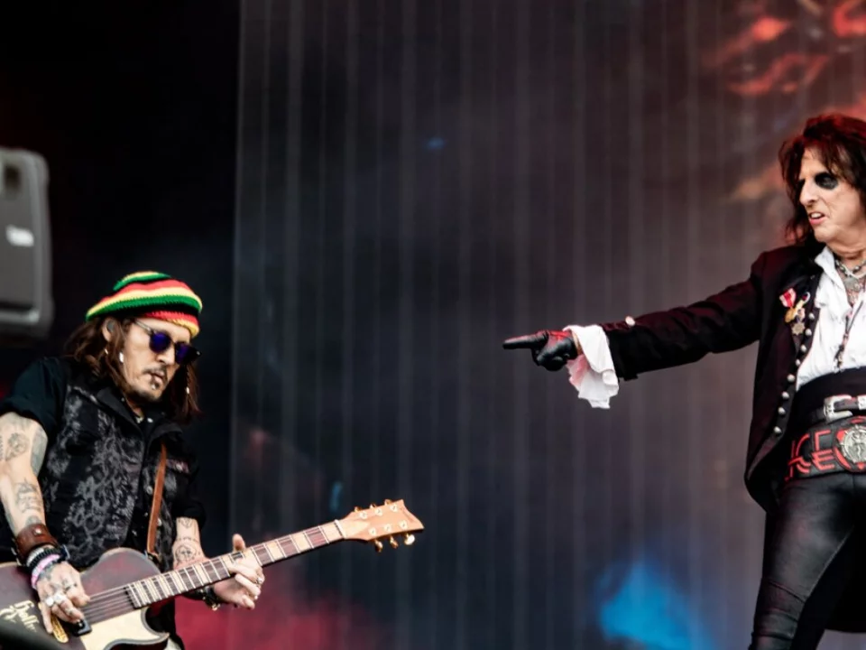 Johnny Depp und Alice Cooper huldigen Rockklassikern