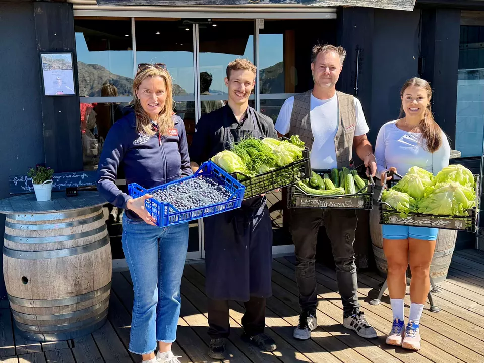lokale Produkte an der Laurins Lounge Carezza v.l.n.r. Maria Gufler, Raphael Michaeler, Reini Hinteregger und Karoline Pichler_2