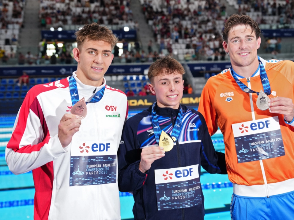 Luka Mladenovic/l. strahlend mit seiner Bronzemedaille