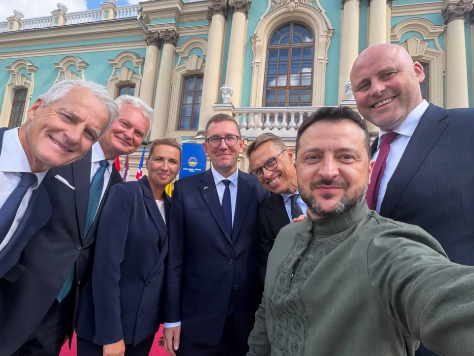 Selenskyj begrüßte schon am Sonntag Staats- und Regierungschefs